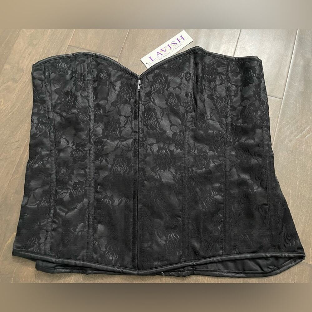 Daisy corsets womens Lavish Black Lace Front Zipper Corset - size 4XL